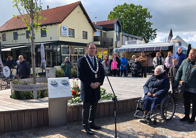 onthulling oorlogsmonument Achterveld