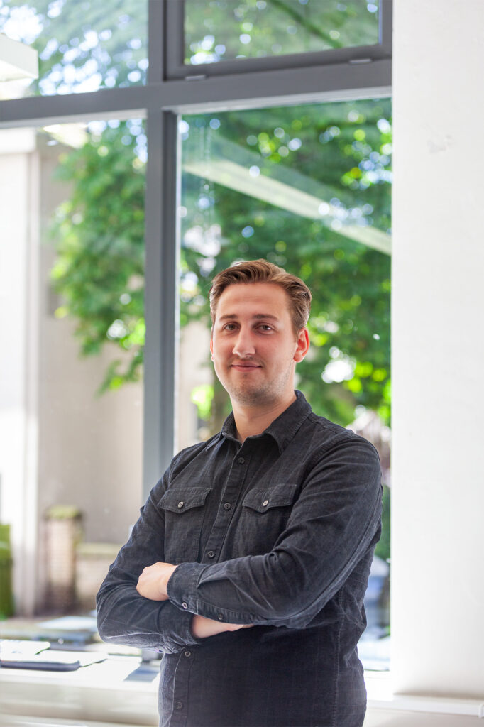 Erik Zwartkruis in het kantoor van SAB