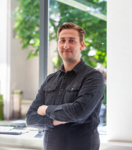 Erik Zwartkruis in het kantoor van SAB